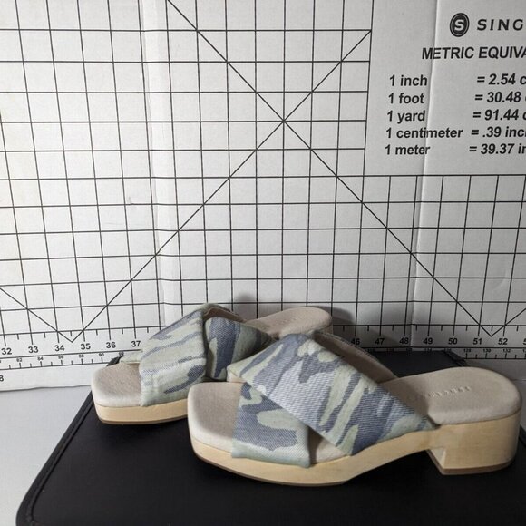NEW- Womens Sanctuary Lively Block Heel Cross Strap Slides Camo Print - Picture 2 of 7